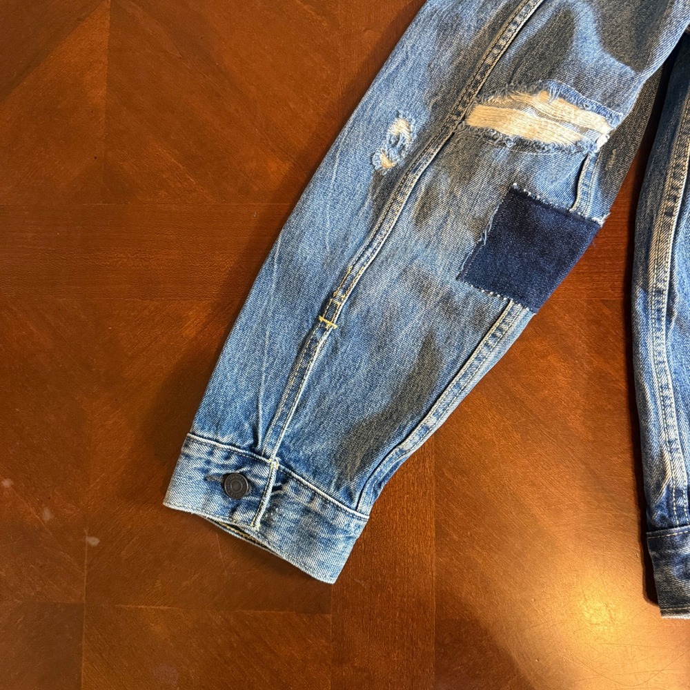 Levi Strauss & Co Mens XL Distressed Trucker Jacket Light Wash Blue 72334-0296 - Picture 14 of 16